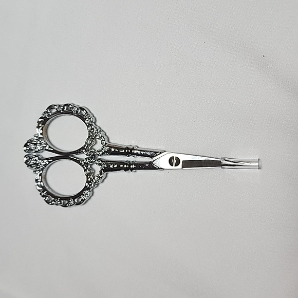 Embroidery Scissors - Picture 3 of 4